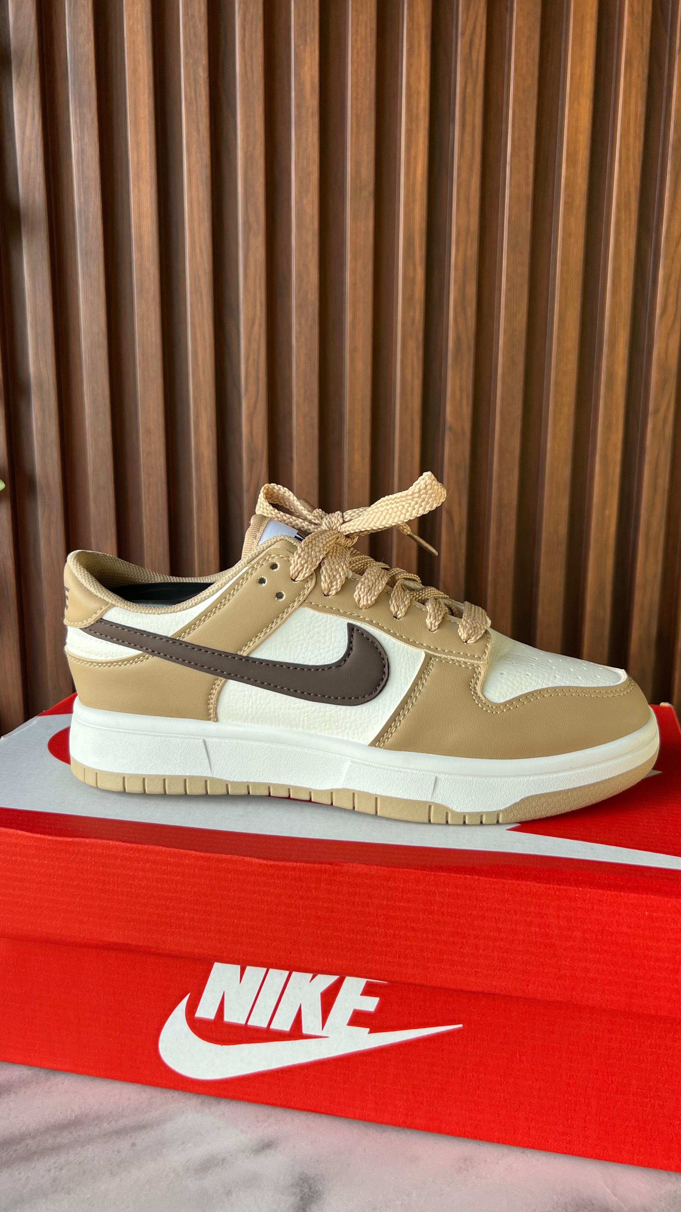 NIKE DUNK LOW NEXTE NATURE BIEGE ET BLANC